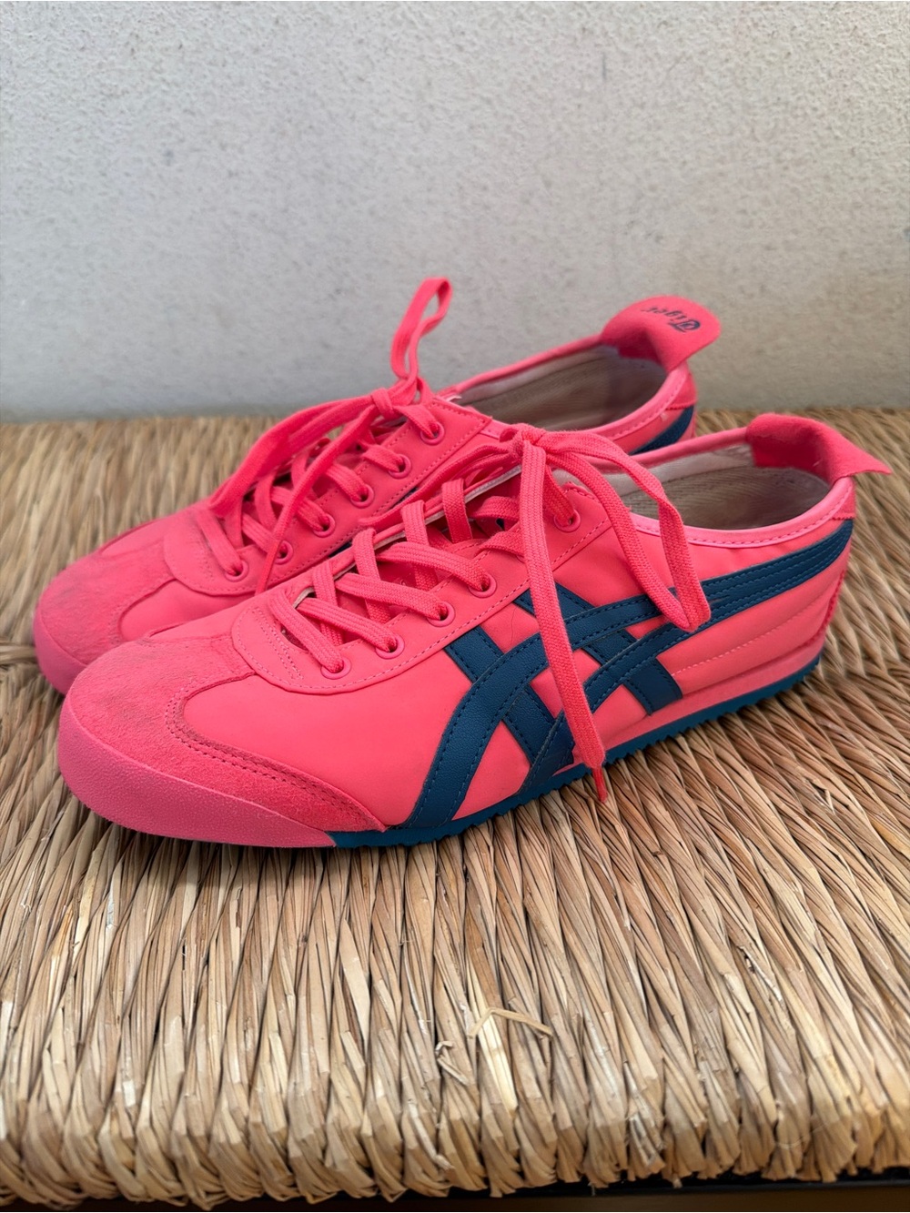 Onitsuka Tiger
Mexico 66 "Pink Cameo Mako Blue" sneakers